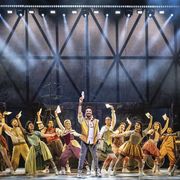 & JULIA, LargerThanLife ©JohanPersson_MorrisMacMatzen, StageEntertainment & JULIA, LargerThanLife