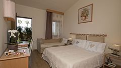 Zimmerbeispiel im Hotel Palau auf Sardinien in Italien