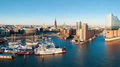 Stadtpanorama mit Elbphilharmonie in Hamburg