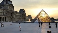 Louvre_Napoleonhof