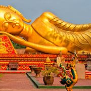 Pha That Luang, Tempel in Vientiane mit liegendem Buddha