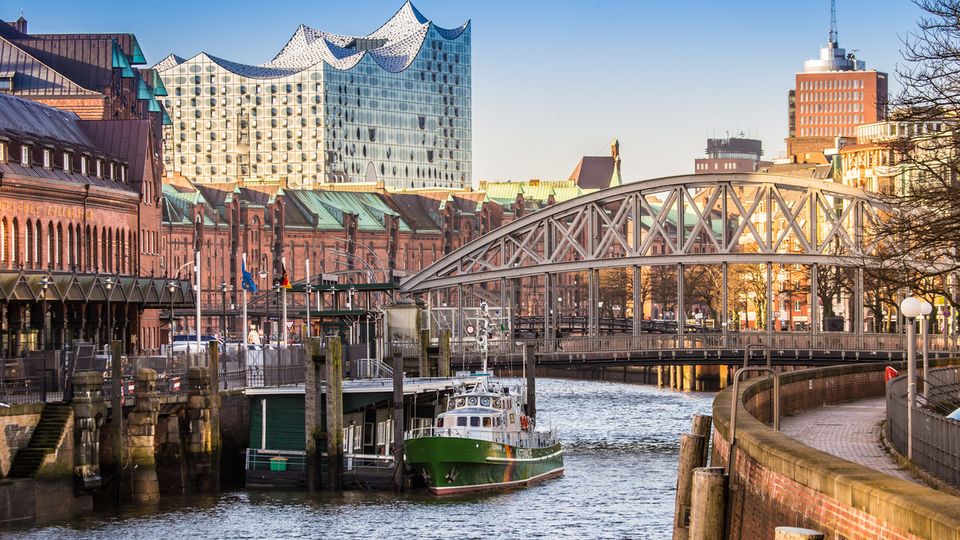 Hamburg, Speicherstadt mit Blick zur Elbphilharmonie