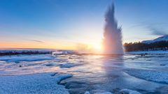 Geysir zum Sonnenuntergang