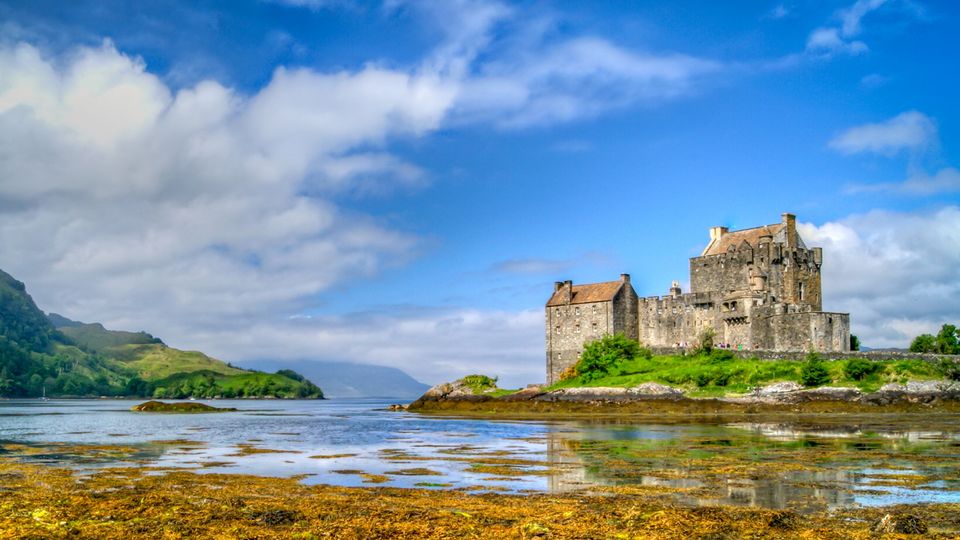 Eileen Donan Castle ©tomopitman - adobe stock Eileen Donan Castle