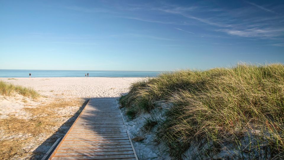 Steg und Sandstrand auf Bornholm