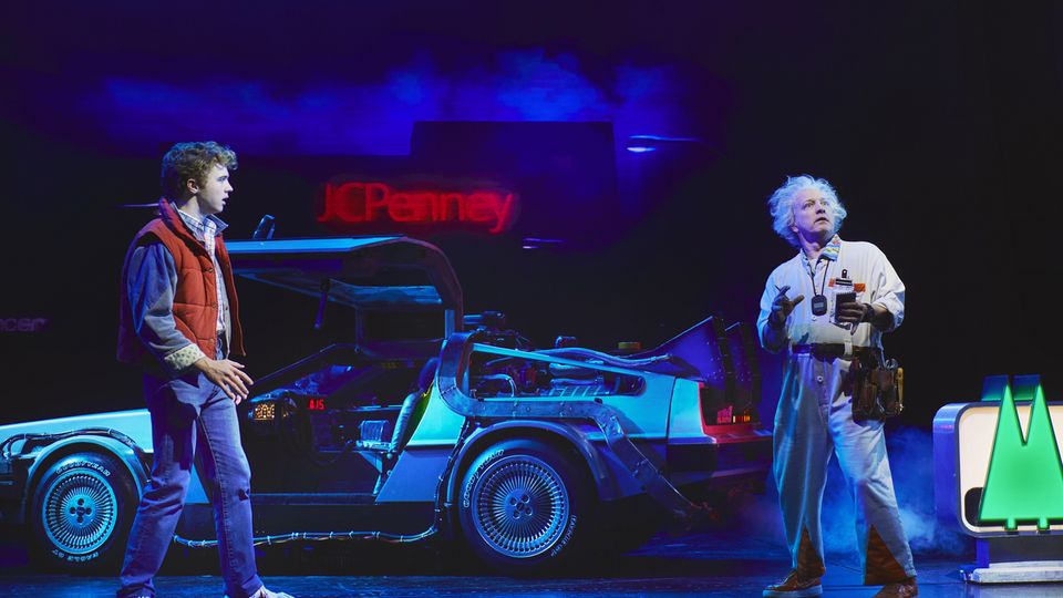 Zurück in die Zukunft, Caden Brauch (Marty McFly) und Cory English (Doc Brown) ©Matt Crockett, Stage Entertainment Zurück in die Zukunft, Caden Brauch (Marty McFly) und Cory English (Doc Brown)