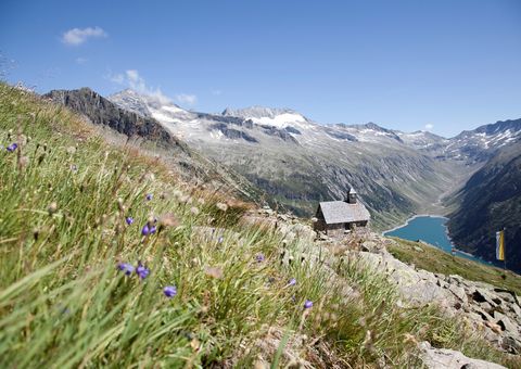St. Valentins Kapelle, Eingebettet in die Landschaft im Zillergrund
