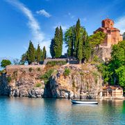 Ohridsee und Sveti Jovan ©Comofoto, AdobeStock Ohridsee und Sveti Jovan