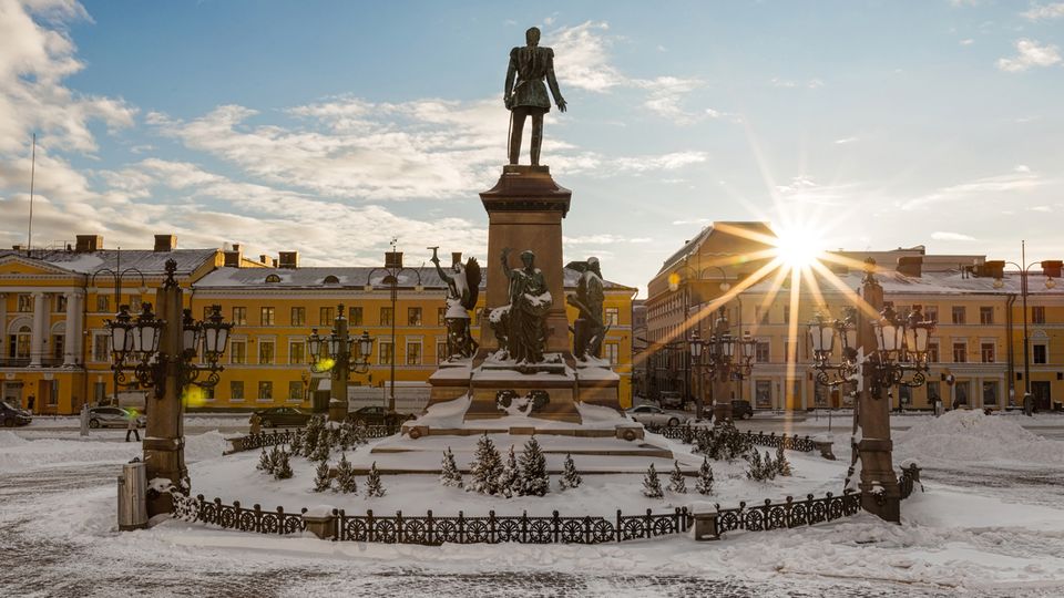 Blick auf den Senatsplatz in Helsinki