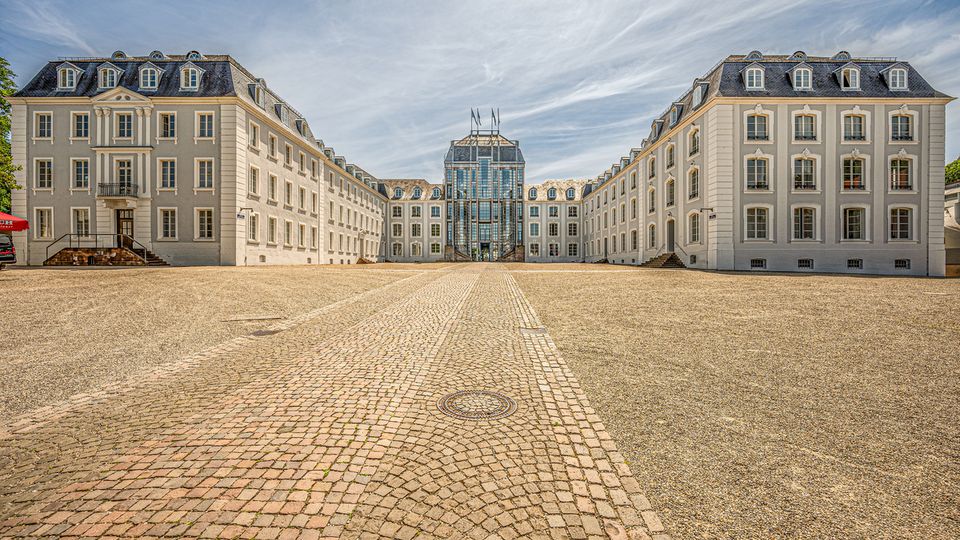 Saarbrückener Schloss und Platz des unsichtbaren Mahnmals