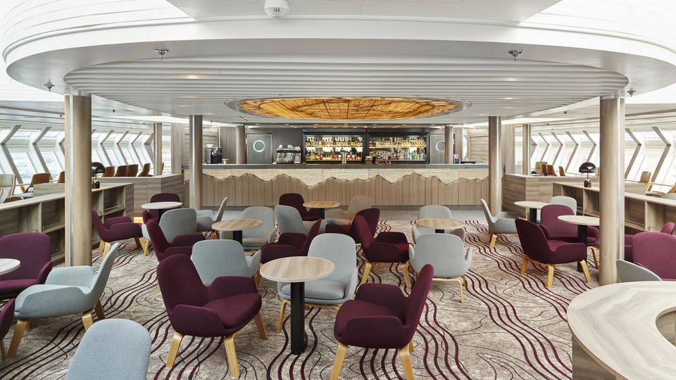 MS Finnmarken, Explorer Lounge Bar
