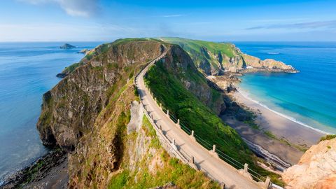 Naturdamm bei La Coupée, Insel Sark ©allard1, AdobeStock Naturdamm bei La Coupée, Insel Sark