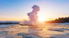 Geysir zum Sonnenuntergang, Island
