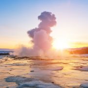 Geysir zum Sonnenuntergang, Island
