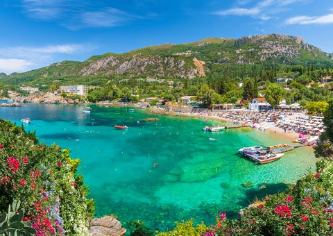 Panoramablick auf die Bucht von Paleokastritsa, Insel Korfu