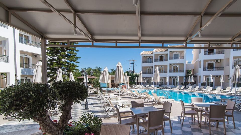 Hotel Maistrali, Restaurant und Pool