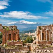 Sizilien, Taormina mit Ätna ©majonit, AdobeStock Sizilien, Taormina mit Ätna