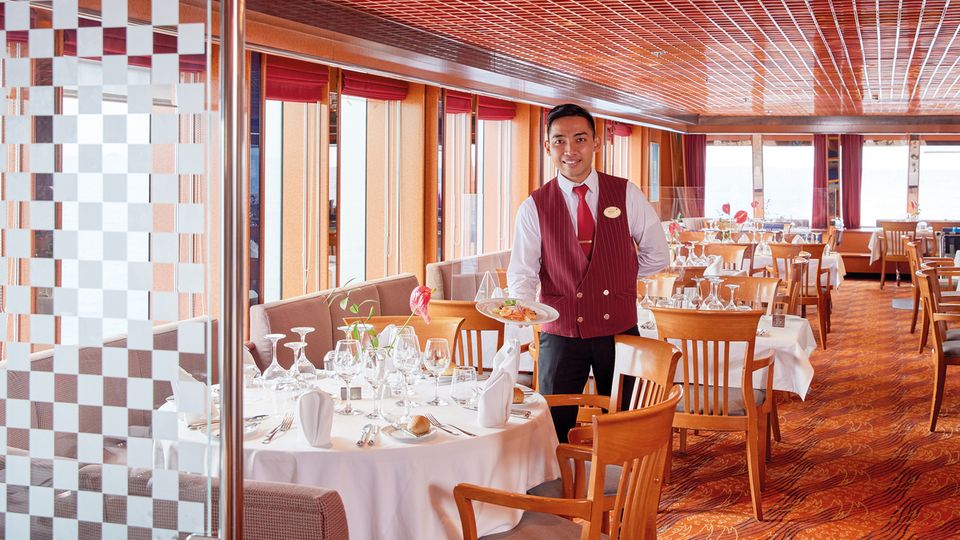 MS Hamburg, Restaurant