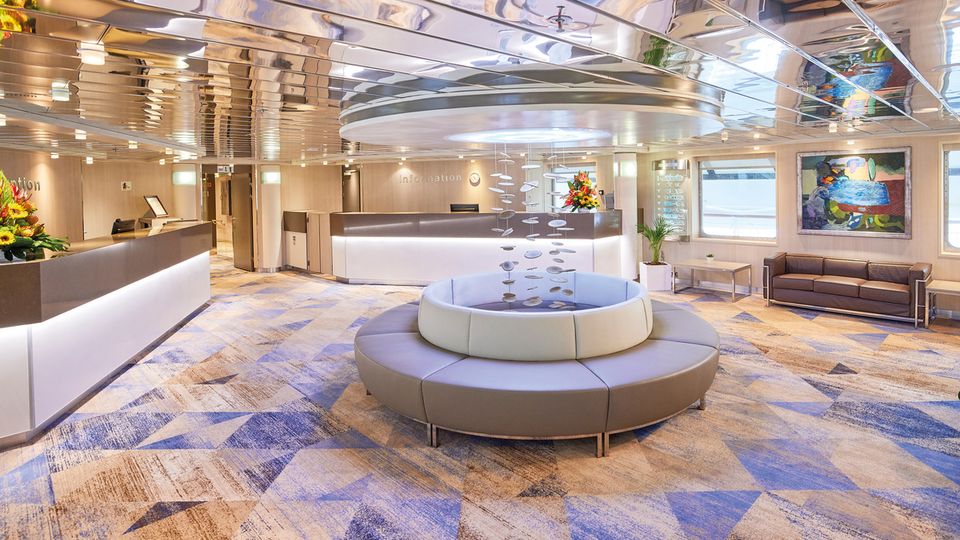 MS Hamburg, Lobby