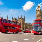 Auf der Westminster Bridge vor Big Ben, London ©Sergii Figurnyi, AdobeStock Auf der Westminster Bridge vor Big Ben, London