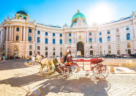 Wien, Hofburg mit Kutsche