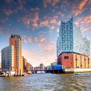 Elbphilharmonie im Abendlicht ©Sina Ettmer, AdobeStock Elbphilharmonie im Abendlicht