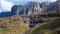 Wasserfall im Gebirge