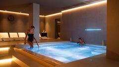 Spa mit Pool des Hotel D'Aragona