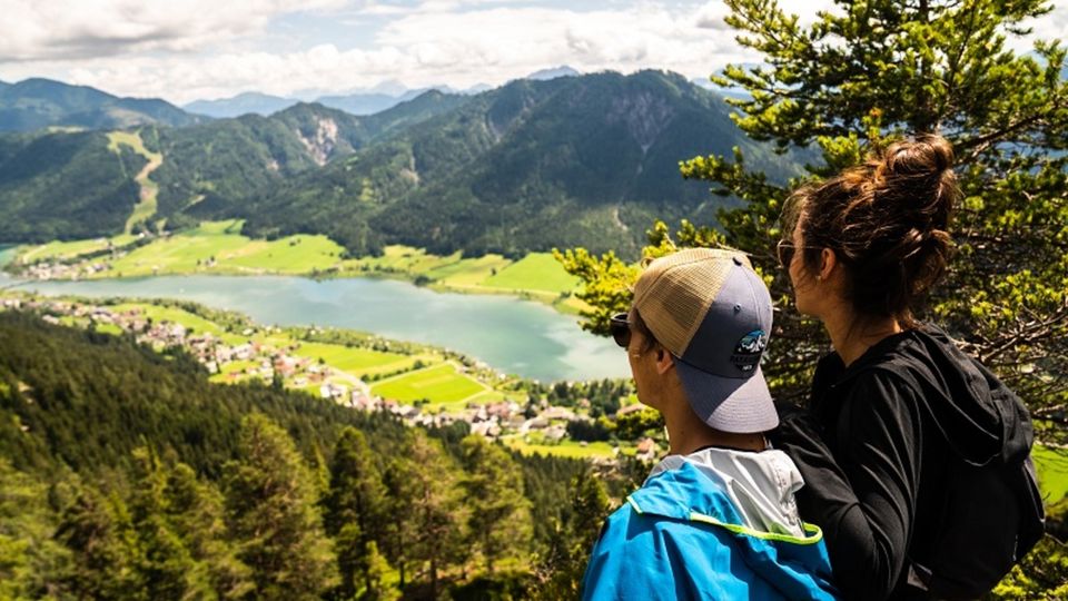Panoramablick auf den Weissensee